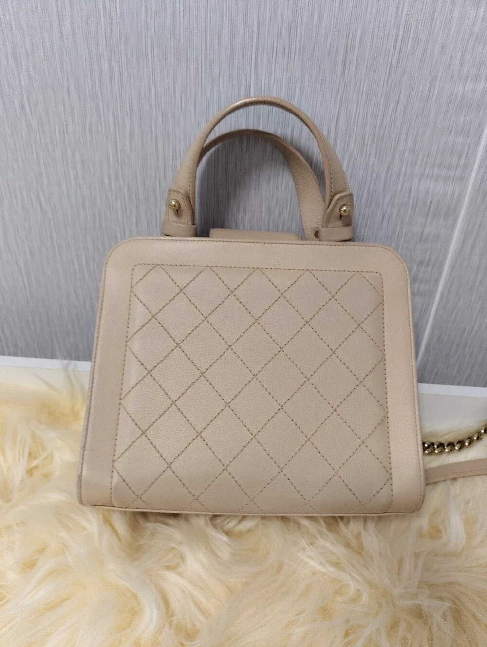 CHANEL Pink-Beige Quilted Leather Satchel with Chain Strap - Picture 4 of 13
